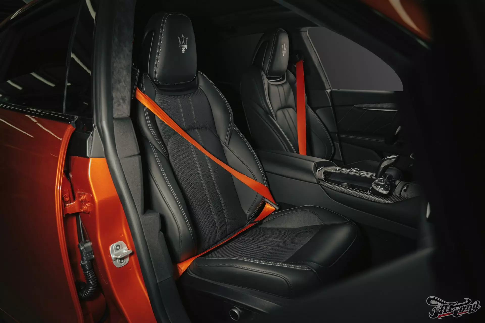 Установка ремней безопасности в цвет кузова на Maserati Levante!